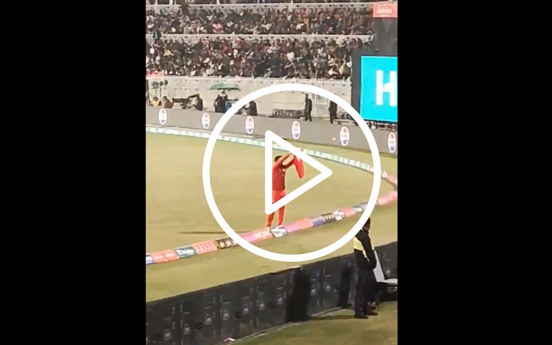 [Watch] Imad Wasim Counters Babar Azam Chants With Iconic Leo Messi Celebration